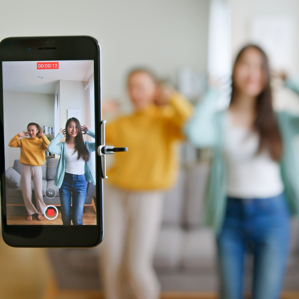 TikTok es popular en las nuevas generaciones por su contenido en video de poca duración